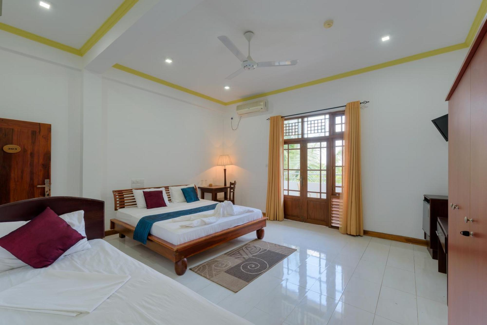 Hotel Sobana Lake Front Udawalawe Exterior foto