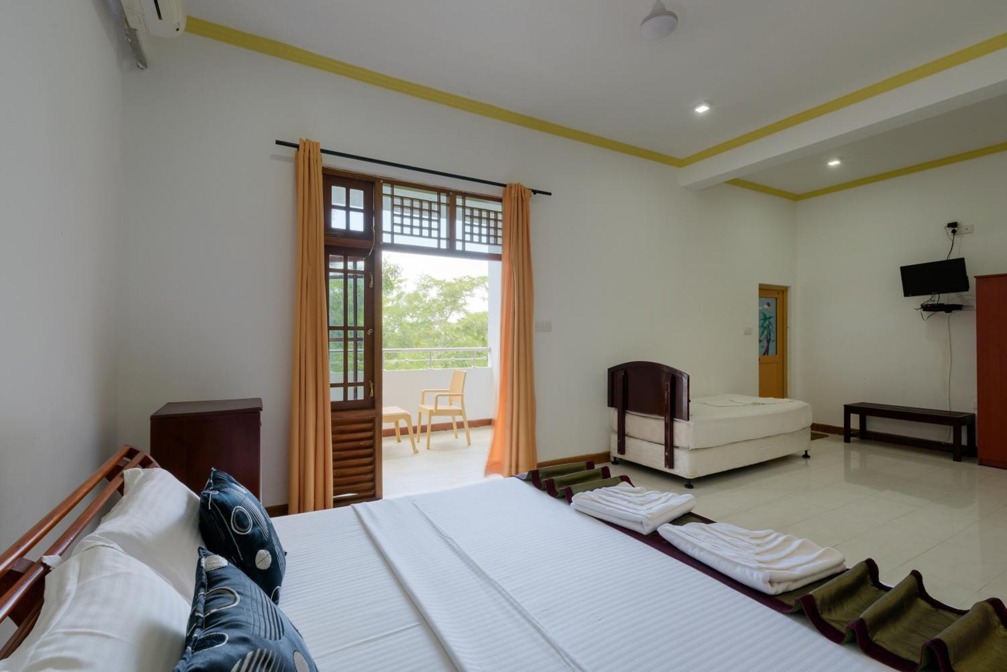 Hotel Sobana Lake Front Udawalawe Exterior foto
