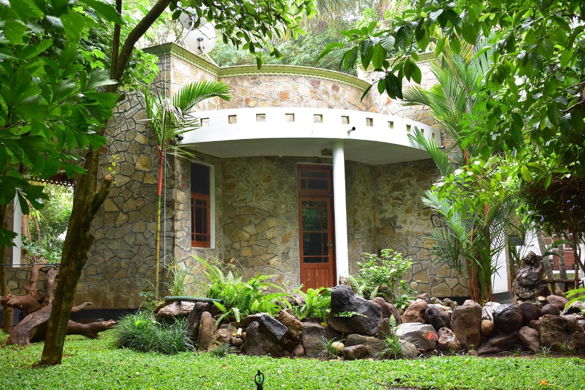 Hotel Sobana Lake Front Udawalawe Exterior foto
