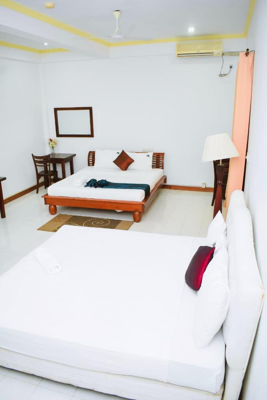 Hotel Sobana Lake Front Udawalawe Exterior foto