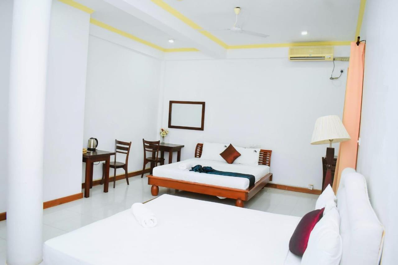 Hotel Sobana Lake Front Udawalawe Exterior foto