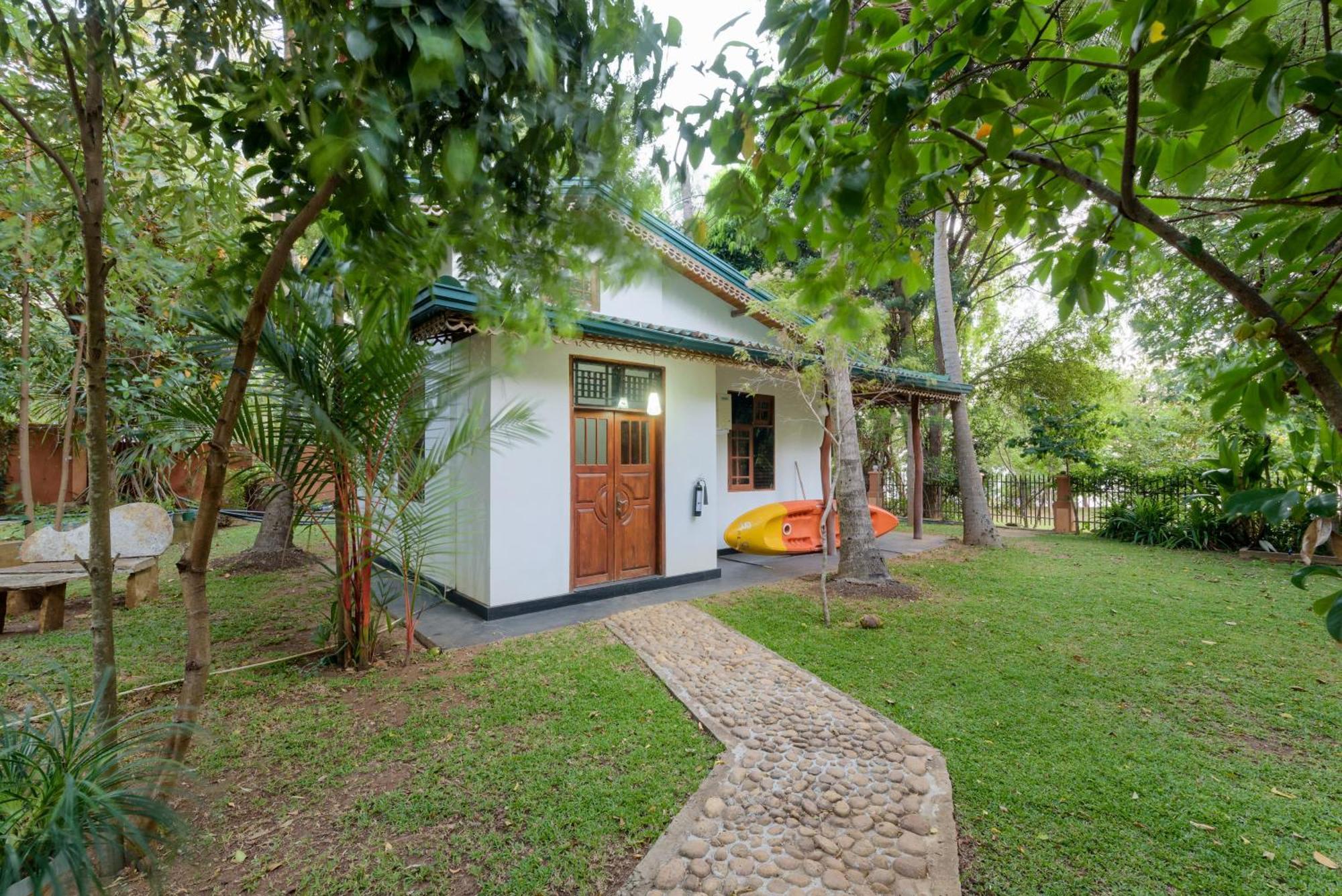Hotel Sobana Lake Front Udawalawe Exterior foto