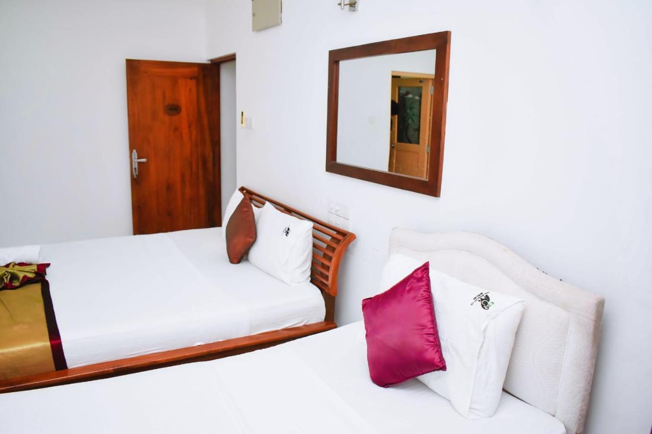 Hotel Sobana Lake Front Udawalawe Exterior foto