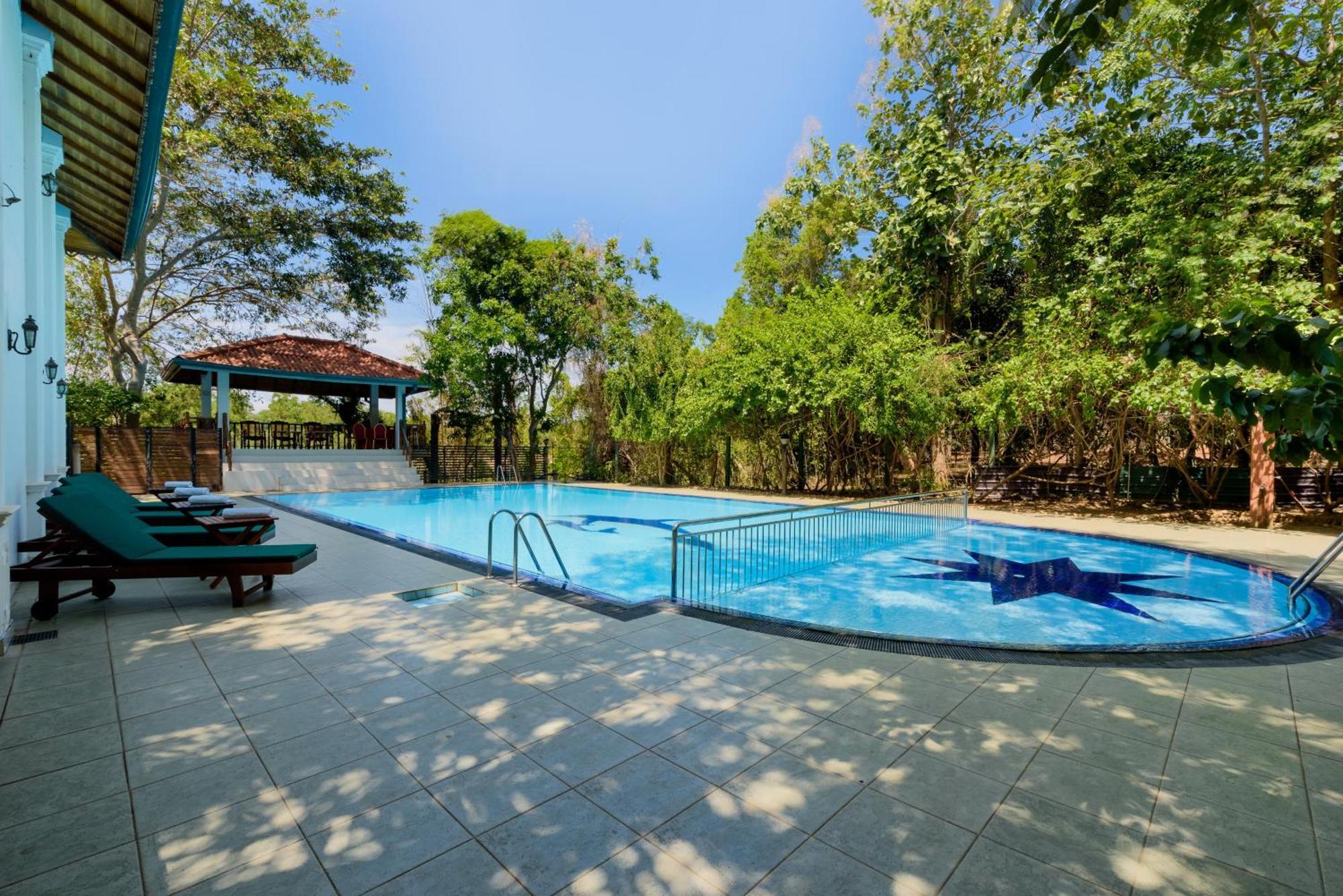 Hotel Sobana Lake Front Udawalawe Exterior foto