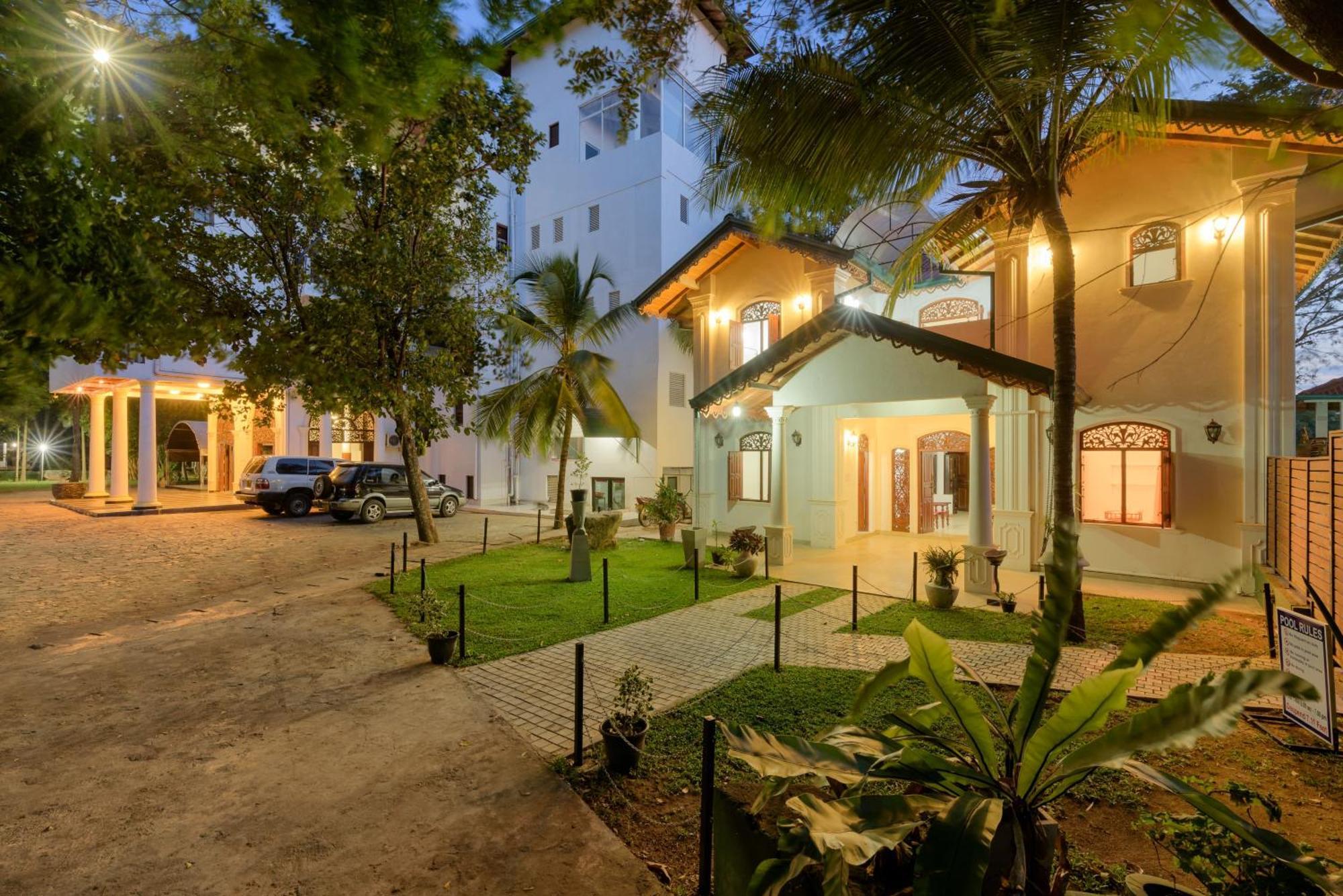 Hotel Sobana Lake Front Udawalawe Exterior foto