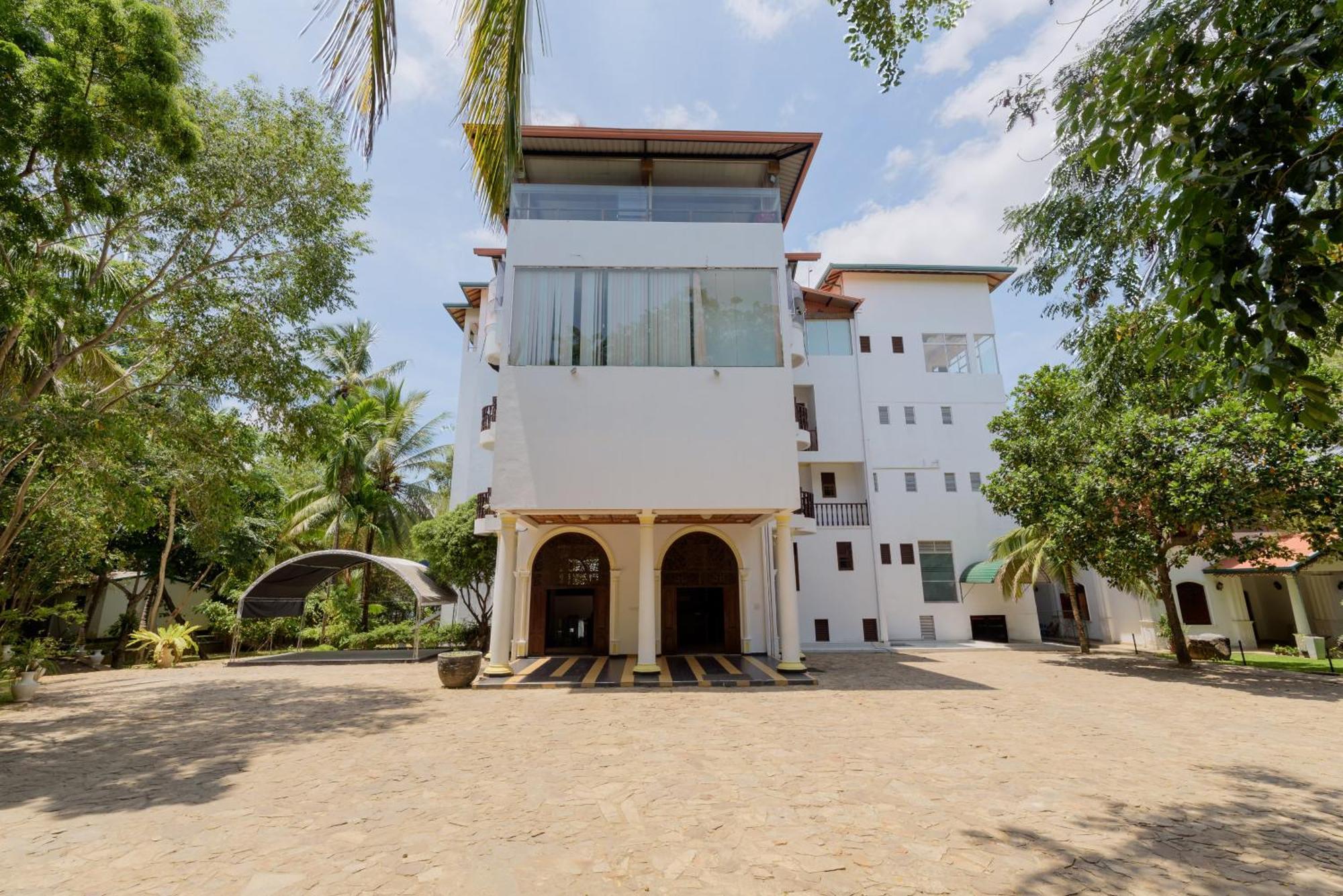 Hotel Sobana Lake Front Udawalawe Exterior foto