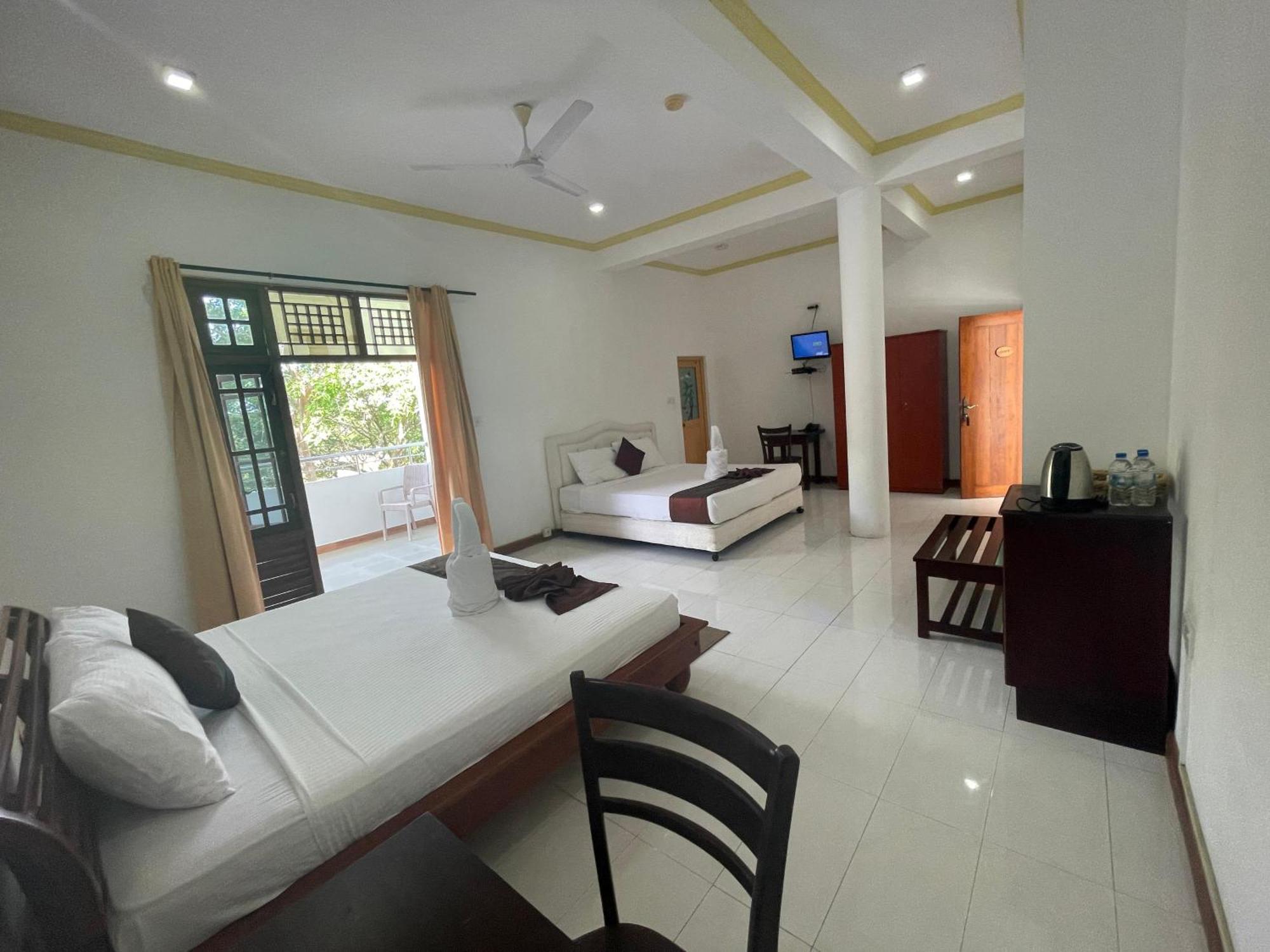 Hotel Sobana Lake Front Udawalawe Exterior foto