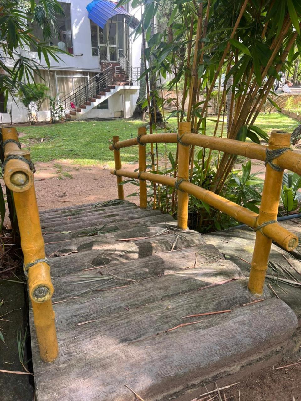 Hotel Sobana Lake Front Udawalawe Exterior foto